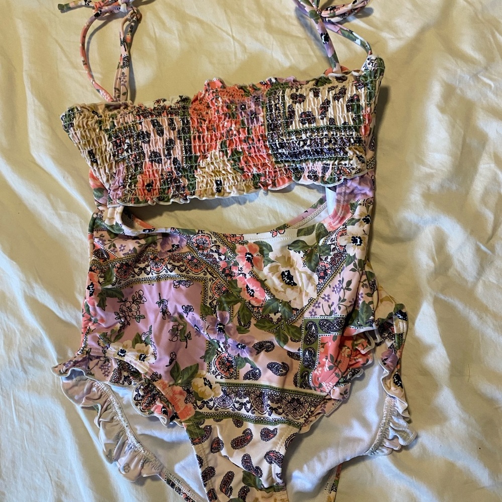 True Craft Multicolor Ruffled Bikini - Picture 2 of 6